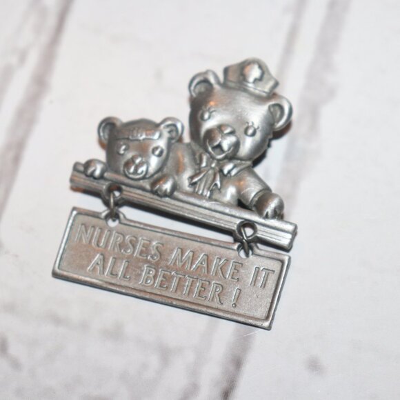 🧸💉✨ VINTAGE JJ NURSES “MAKE IT ALL BETTER!” BROOCH · 2" WIDE - Picture 3 of 4